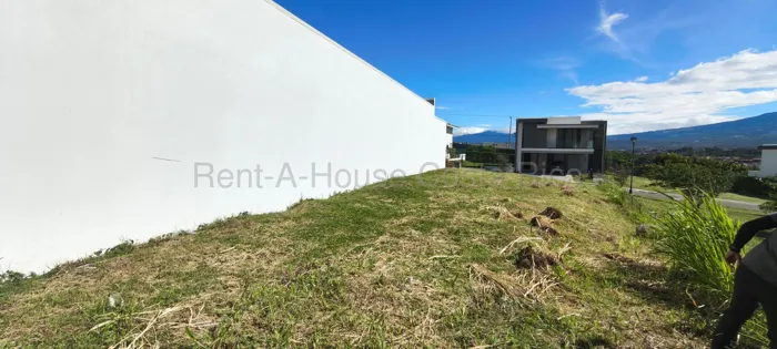 Venta de Lote en Escazú-San Rafael. RAH 27-212 in San Rafael, Escazú, San José — $85,600,000 - Photo 3 of 12