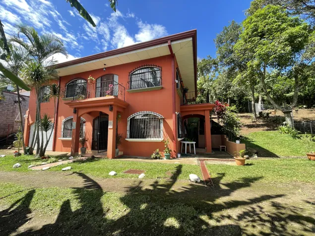 Escazu San Antonio propiedad con 2 casas en San Antonio, Escazú, San José — $555,000
