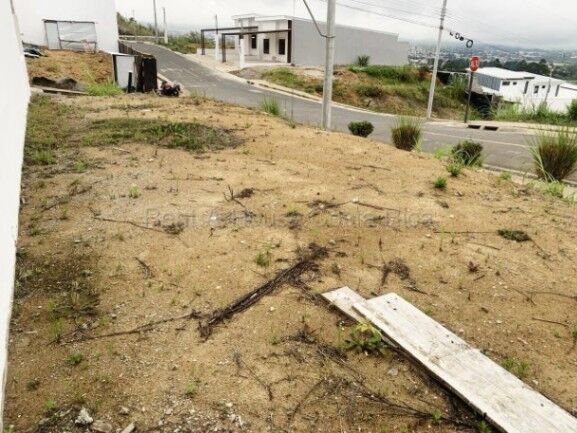 Hermoso lote esquinero en Condominio Puerto España en Aguacaliente, Cartago — ₡ 55 000 000