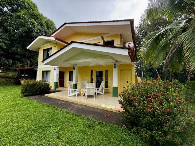 Casa en alquiler en Montezuma, tres habitaciones in Cóbano, Puntarenas — $850