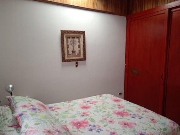 Se vende moderna casa con patio en Guachipelín de Escazú 25-1415 en San Rafael, Escazú, San José — $550,000