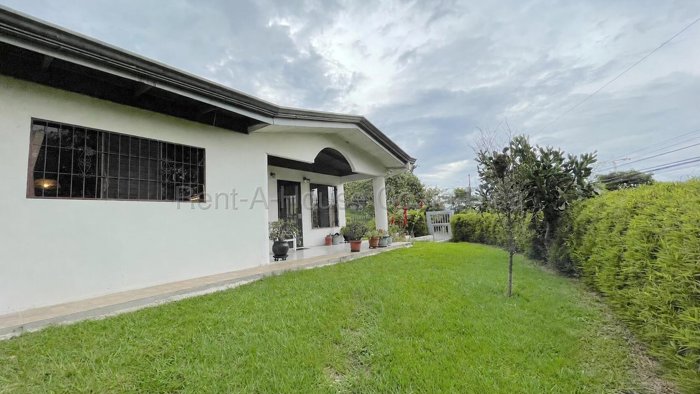 Venta de Casa Esquinera de una Planta en San Rafael de Escazú. RAH 27-289 en San Rafael, Escazú, San José — $275,000