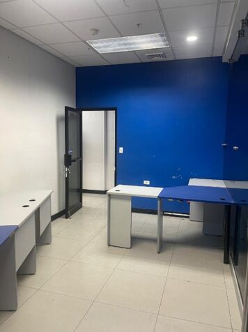 LOCALES EN MALL LAS FLORES HEREDIA  en Heredia — $580,000