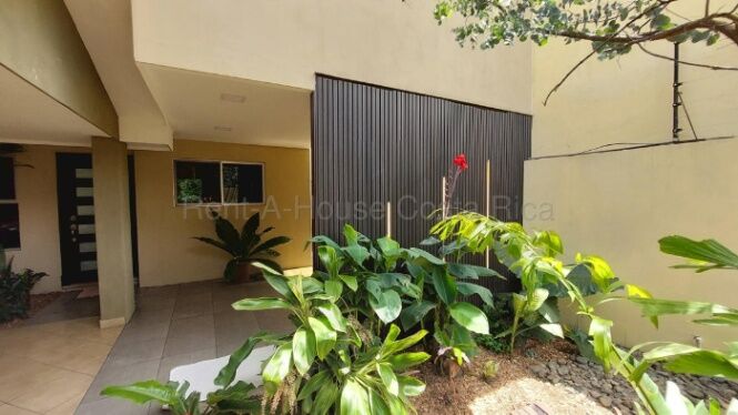 Venta casa amplia y con zona verde en Rio Segundo Alajuela in Río Segundo, Alajuela — ₡ 135 000 000