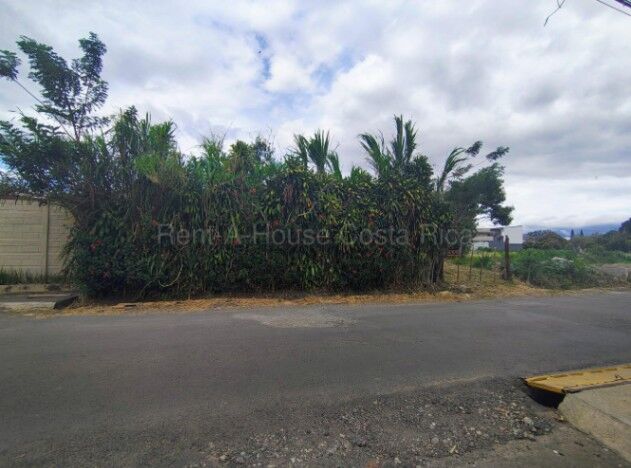 Venta terreno esquinero con alto potencial comercial y residencial #26-1771 GS en Desamparados, Alajuela — $320,000