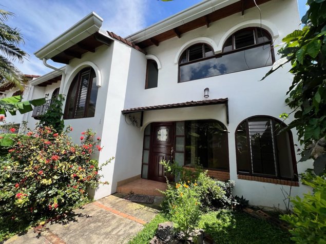 Venta de casa en Condominio en San Rafael de Escazú con inquilino en San Rafael, Escazú, San José — $238,000 - Foto 3 de 20