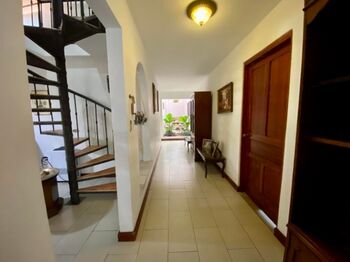 Se vende casa en San Rafael Escazú 25-678 en San Rafael, Escazú, San José — $490,000 - Foto 5 de 24