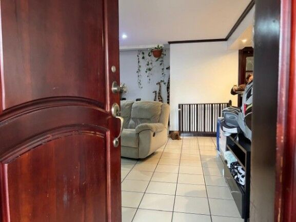 Se vende moderna y espaciosa casa en condominio de Curridabat 25-512 en Curridabat, San José — $315,000
