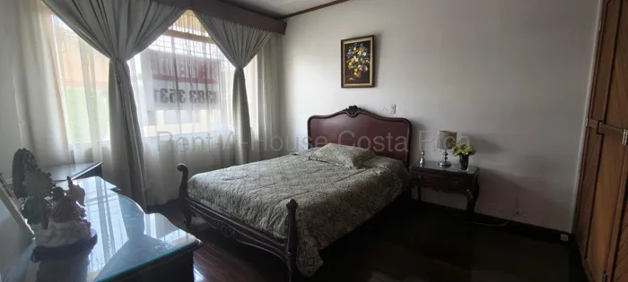 CASA EN VENTA EN SAN JOSÈ CURRIDABAT in Curridabat, San José — ₡ 297 000 000 - Photo 2 of 11