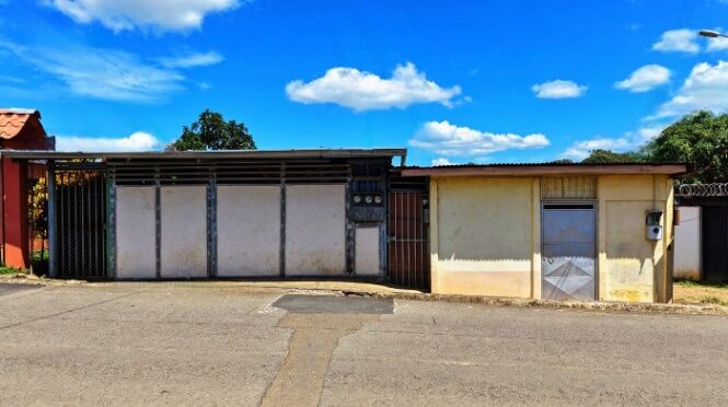 LOTE CON 6 APARTAMENTOS PARA INVERSION Y DESARROLLO EN PAVONES, PEREZ ZELEDON in San Isidro De El General, Pérez Zeledón, San José — $110,000