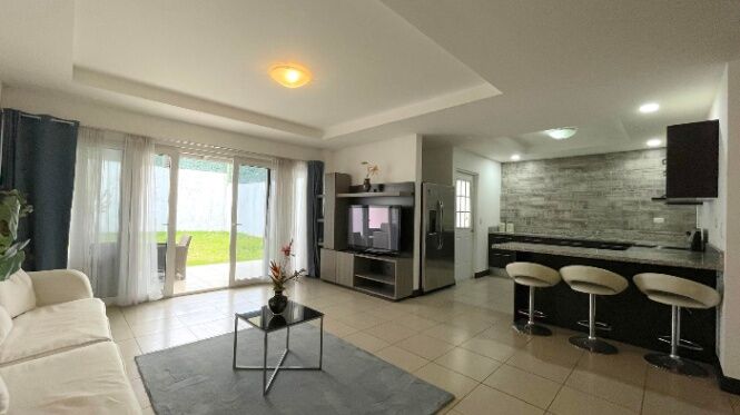 Venta de Casa en San Rafael de Escazú. RAH 26-33 en San Rafael, Escazú, San José — $319,000