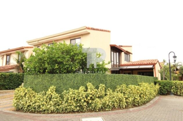 CASA EXCLUSIVA ENTRE SAN ANTONIO DE BELÉN Y SAN RAFAEL DE ALAJUELA AMPLIO PATIO Y ESPACIOSA SCG4 en San Antonio, Belén, Heredia — $280,000