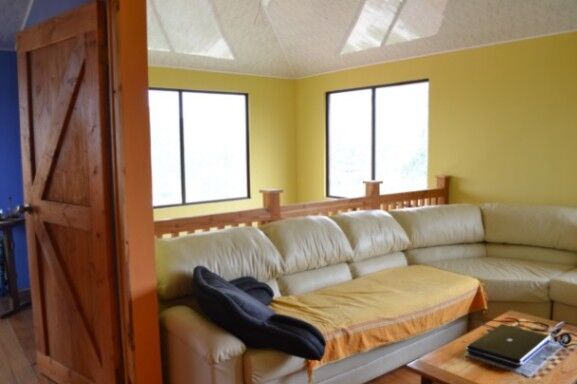 BELLÍSIMA PROPIEDAD CON 3 CASAS Y APARTAMENTO EN HEREDIA.  en San Isidro, Heredia — $600,000