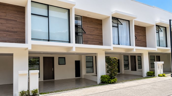 Casa Contemporánea Tipo Townhouse en Venta en Escazú en Escazú, San José — $230,000