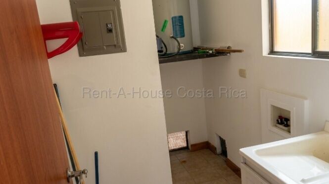 Se vende apartamento en Uruca San José 27-84 en Uruca, San José — $150,000