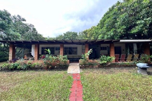 VENDO LOTE + CASA EN RÍO DE ORO-SANTA ANA. en Santa Ana, San José — $1,750,000