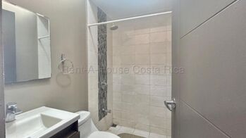 Venta de Casa en San Antonio de Alajuela. RAH 26-1750 en San Antonio, Alajuela — $129,000 - Foto 4 de 10