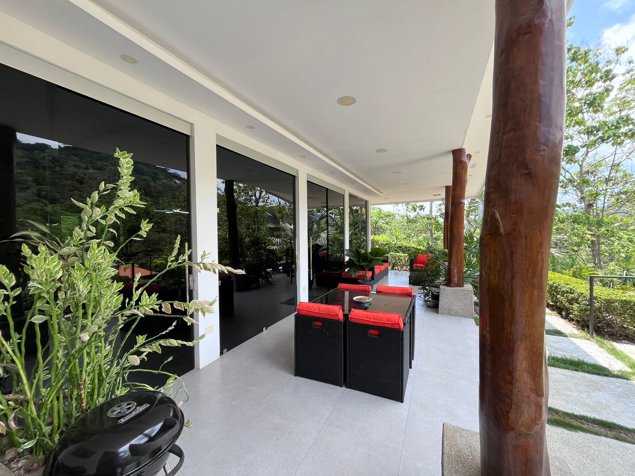 Venta de villa vacacional cerca de Playa Blanca en Jacó, Garabito, Puntarenas — $985,000 - Foto 3 de 19