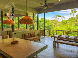 Modern Jungle Home for Sale in Puerto Viejo, Costa Rica en Cahuita, Talamanca, Limón — $495,000 - Foto 3 de 24
