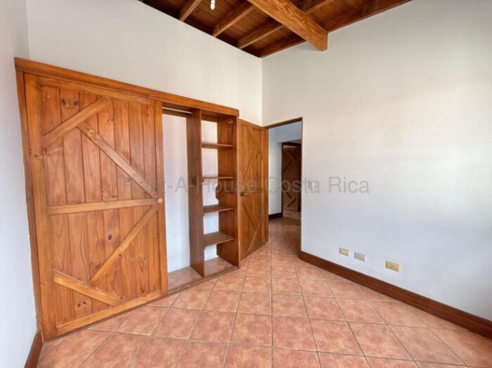 Se vende casa en San Francisco Heredia 26-1661 en San Francisco, Heredia — $250,000