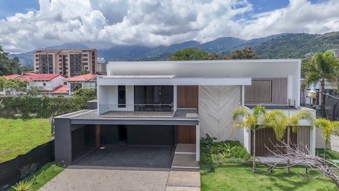 Moderna Casa para Estrenar de 4 Habitaciones con Piscina en Escazú in San Rafael, Escazú, San José — $8,000