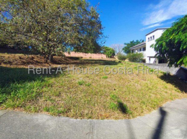 Venta de Lote + Casa Club y Piscina en La Guácima de Alajuela. RAH 26-1499 en Guácima, Alajuela — $98,000