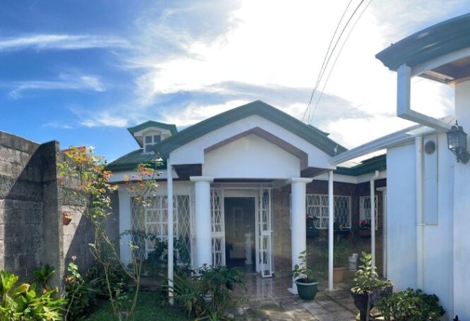 Casa con Jardines muy amplios en San Rafael Arriba de Desamparados en San Rafael Arriba, Desamparados, San José — $397,700