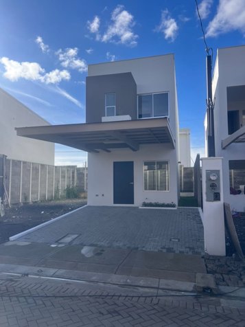 House for rent in condominium in San Juan de Santa Bárbara Heredia in San Juan, Santa Bárbara, Heredia — $1,300 - Photo 1 of 10