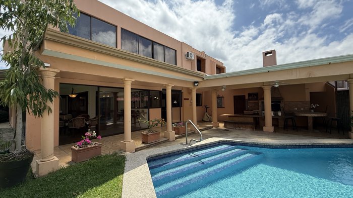 Venta Casa del Sol, Trejos Montealegre in San Rafael, Escazú, San José — $899,000
