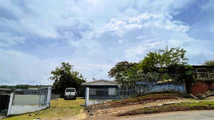SE VENDE TERRENO CON CASA EN SAN ISIDRO, SAN RAMÓN en San Isidro, San Ramón, Alajuela — $165,000