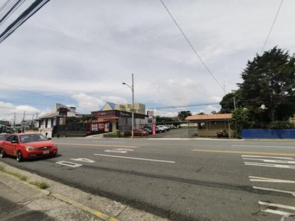 Se vende lote comercial de 800m2 en Carmen de San José 25-1099 in Catedral, San José — $2,400,000