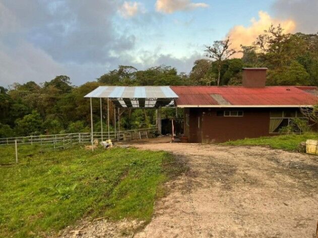 SE VENDE BELLEZA DE FINCA Y CASA CORONADO.  en San Isidro, Vázquez de Coronado, San José — ₡ 180 000 000