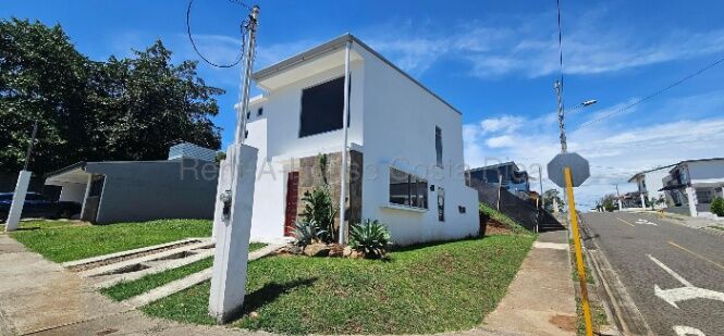 Se alquila casa en Turrucares Alajuela 26-2273 in Turrúcares, Alajuela — ₡ 500 000