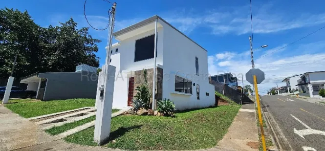 Se alquila casa en Turrucares Alajuela 26-2273 in Turrúcares, Alajuela — ₡ 500 000