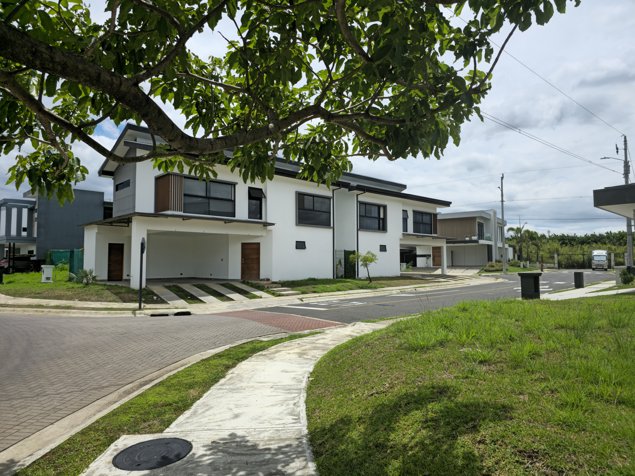 Lote en venta en San Rafael de Alajuela, La Guácima - 5PVV10057309 in Guácima, Alajuela — $92,393
