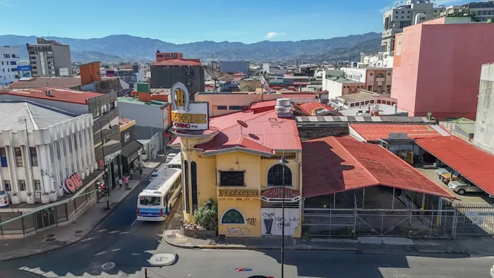 Edificio Esquinero de 4 niveles en San José Centro en Carmen, San José — $10,000 - Foto 2 de 38