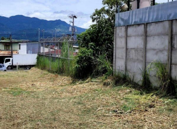 Oportunidad de Inversión Se vende lote de 993 m² ofc/ ad  in Damas, Desamparados, San José — $299,000