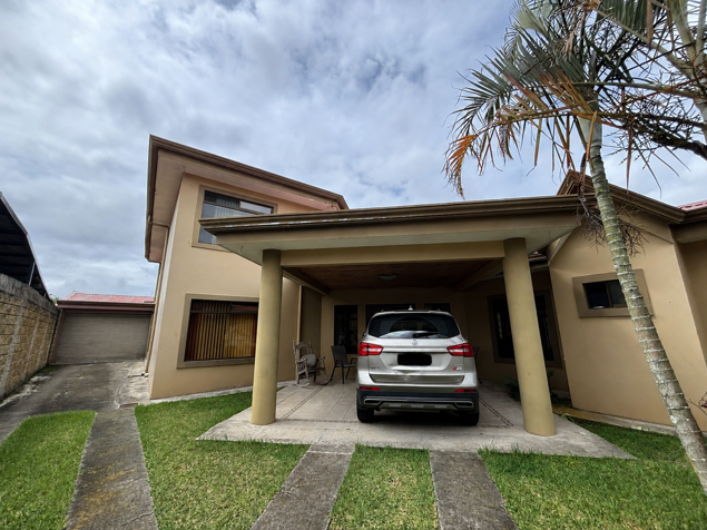 Casa en Venta 5 Habitaciones 6 baños 4 Estacionamientos en Guadalupe, Cartago en Guadalupe, Cartago — ₡ 850 000