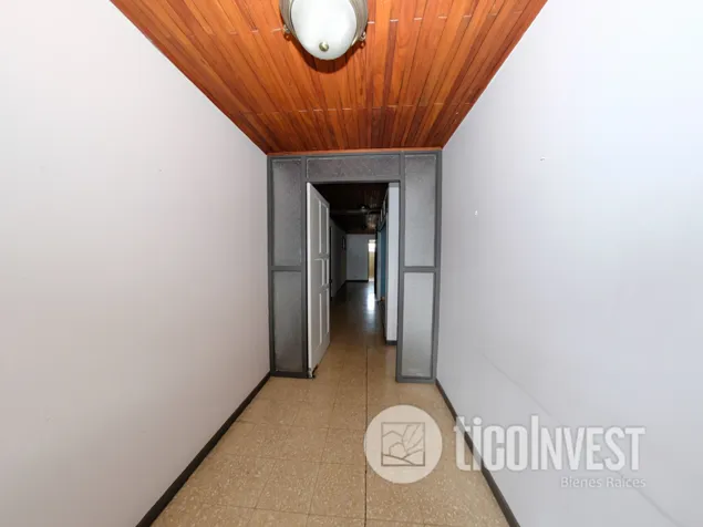 Amplia casa en venta en Curridabat **2207 en Curridabat, San José — $250,000 - Foto 2 de 22
