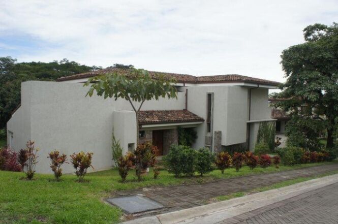 Se alquila casa en Pozos Santa Ana 27-115 en Pozos, Santa Ana, San José — $3,700