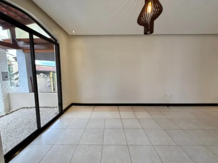 Venta de Casa en San Francisco de Heredia. RAH 26-291 en San Francisco, Heredia — $196,000 - Foto 2 de 12