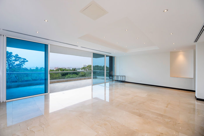Apartamento de Lujo en Jaboncillos Escazú con Terraza Panorámica en Escazú, San José — $725,000 - Foto 2 de 28