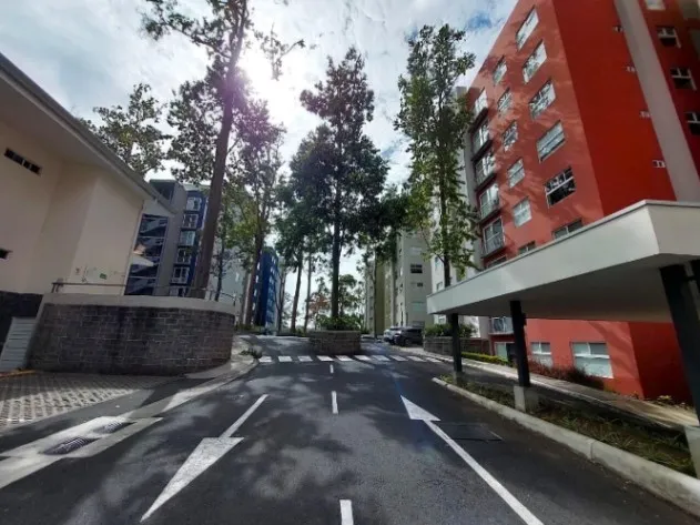 Alquiler de apartamento moderno en condominio rodeado de eucaliptos  26-1319  en Santo Domingo, Heredia — $1,200