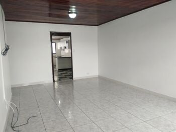 Casa en venta en Guadalupe con excelente ubicación y espacios ideales para la familia #26-295 GS en Mata de Plátano, Goicoechea, San José — $189,000 - Foto 5 de 9
