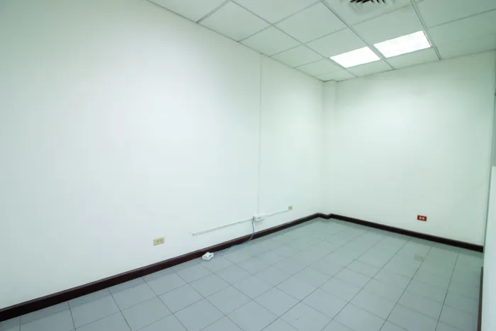 Se alquila oficina en La Uruca, San Jose en Uruca, San José — $4,400 - Foto 2 de 12