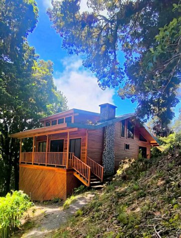 Chalet de Madera de Ciprés con Huerto Orgánico in San Isidro, El Guarco, Cartago — $300,000