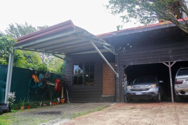 Venta de Propiedad 1 Casa + 3 Apartamento en San Rafael de Heredia.  en Ángeles, San Rafael, Heredia — $439,000