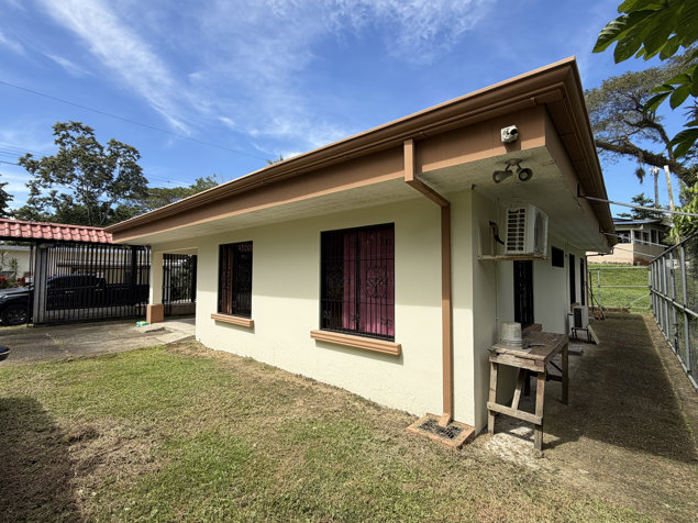SE VENDE LINDA CASA EN VILLA HERMOSA LIMON, COSTA RICA en Limón — ₡ 70 000 000 - Foto 2 de 54