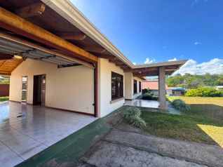 Casa + apartamento en venta | 1.334 m² de terreno | Palmares in La Granja, Palmares, Alajuela — 180 000 000 ₡ - Photo 3 of 13