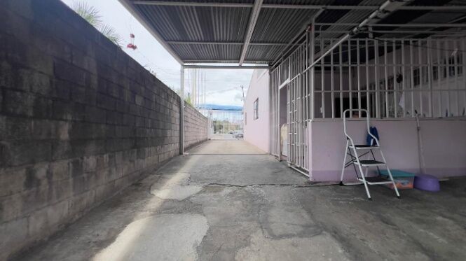 Venta de Lote + Casa en San Antonio de Belên, Heredia. RAH 25-1489 en San Antonio, Belén, Heredia — $1,400,000